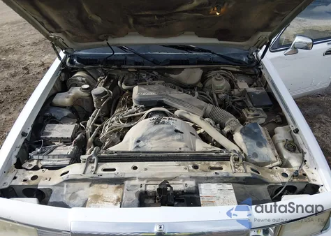 1993 Lincoln Town Car Executive z USA, uszkodzony, nr VIN 1LNLM81WXPY753500